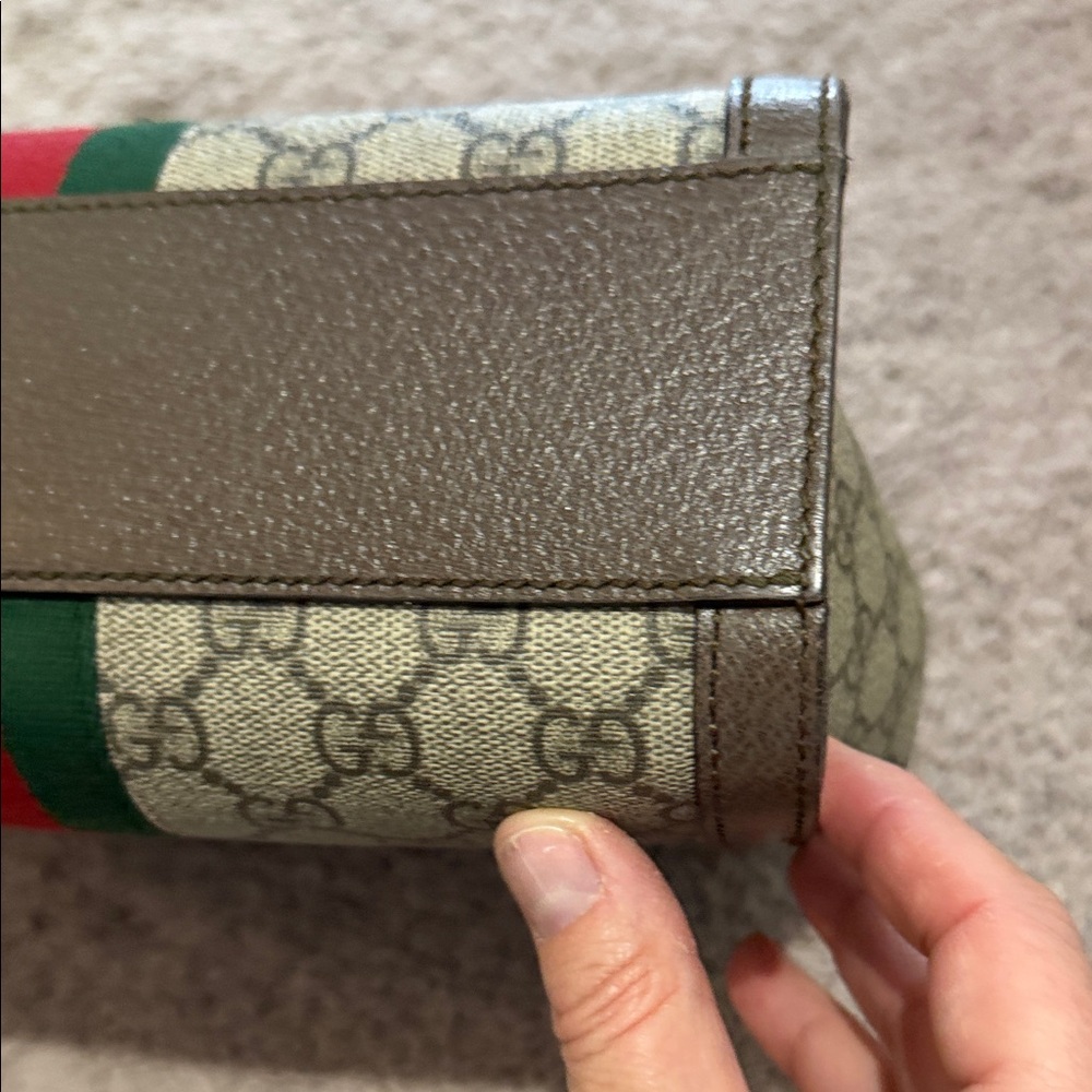 Gucci Beige and Brown Satchel with Green and Red Stripe

No longer available New - Picture 3 of 11